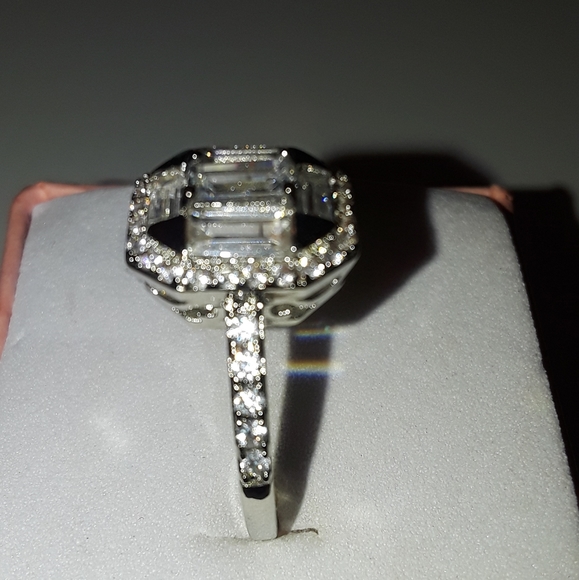 Sterling silver white sapphire ring size 8 - Picture 4 of 6